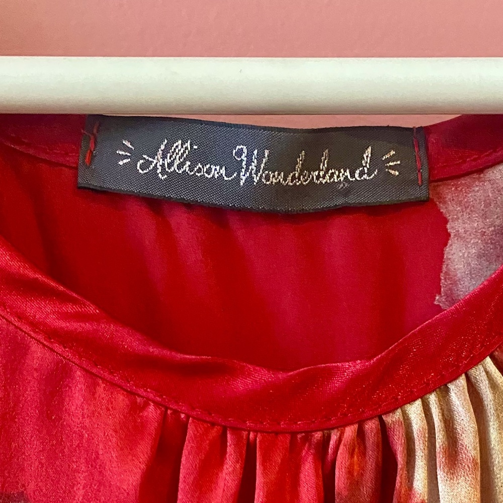 Allison Wonderland Silky Top - Picture 2 of 6